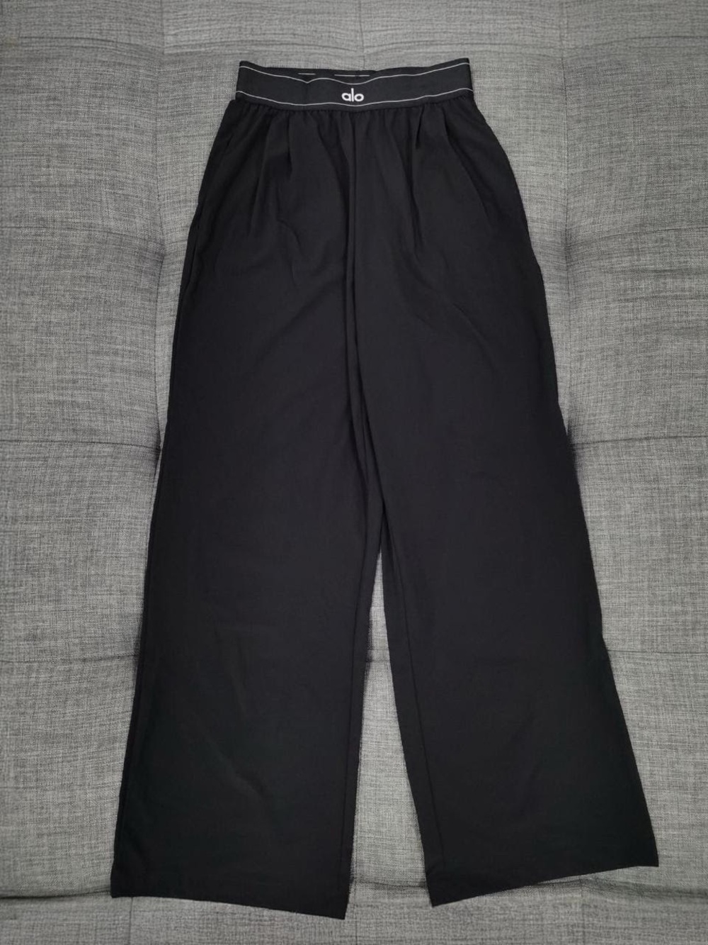 ALO Yoga Men’s Black Wide-Leg Sweatpants with Logo Waistband